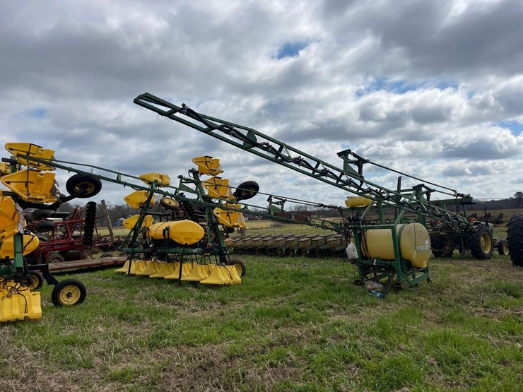 REDDICK 300 GAL SPRAYER Lot 135, RING 1 ABSOLUTE FARM EQUIPMENT
