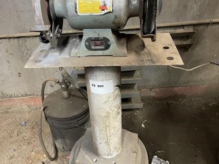 LOT DELTA 23880 BENCH GRINDER Lot , Forestry & Logging