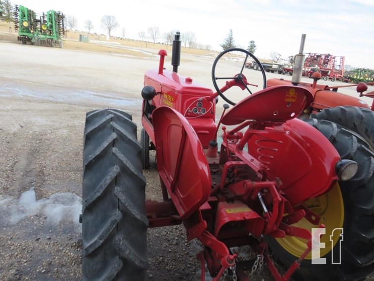 Massey Harris 22 Lot 458 Pocahontas Machinery Auction Ring 1 3 9 22 Sale Barn Realty And Auction Auction Resource