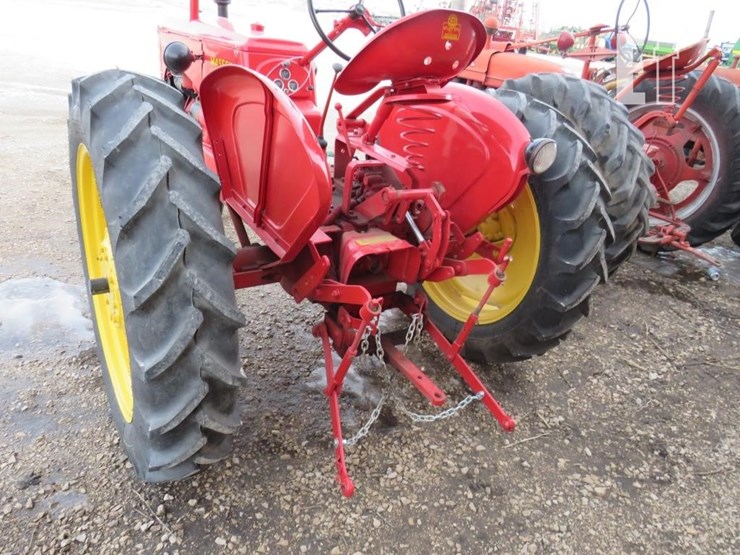 Massey Harris 22 Lot 458 Pocahontas Machinery Auction Ring 1 3 9 22 Sale Barn Realty And Auction Auction Resource