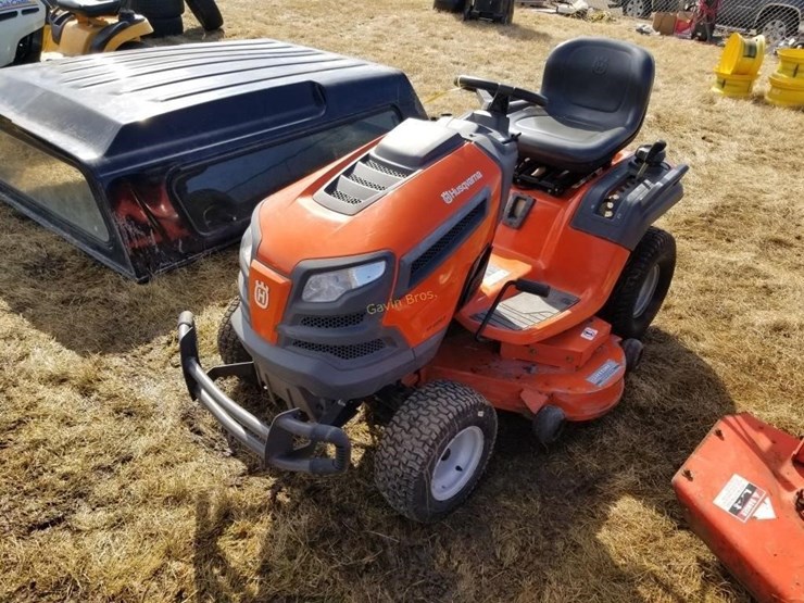 Husqvarna YT48XLS lawn tractor48" deck. 377 Lot 1162, Sauk Prairie