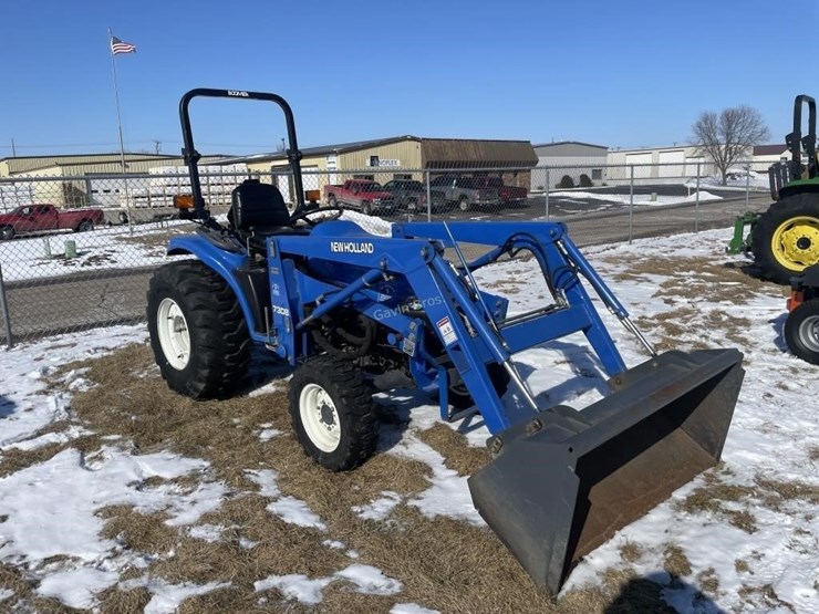 NEW HOLLAND TC29D Lot 106, Sauk Prairie Area Farm Consignment
