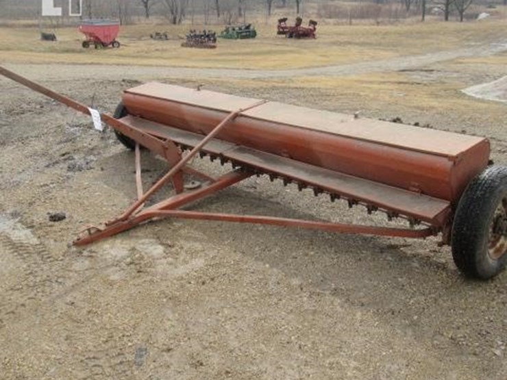 NEW IDEA DROP SEEDER, 12FT, GRASS SEED Lot 1243, Hoge/Coleman