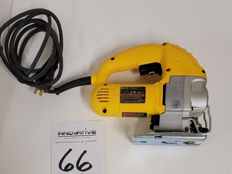 Dewalt Model DW317 VariableSpeed Orbital Jigsaw w Lot 66, Online