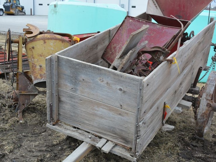 McCormick IH End Gate Seeder With Two Wheel Wagon Good Seeder Wagon mccormick-ih-end-gate-seeder-with-two-wheel-wagon-good-seeder-wagon