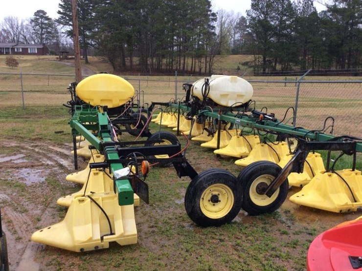 (2) John Deere Red Ball Sprayers Lot 674, Machinery Auction