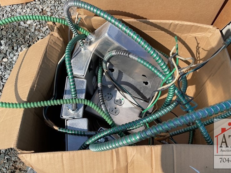 (7) 4 Receptacles with Pigtail and Switch Lot 1309, Spring Equipment