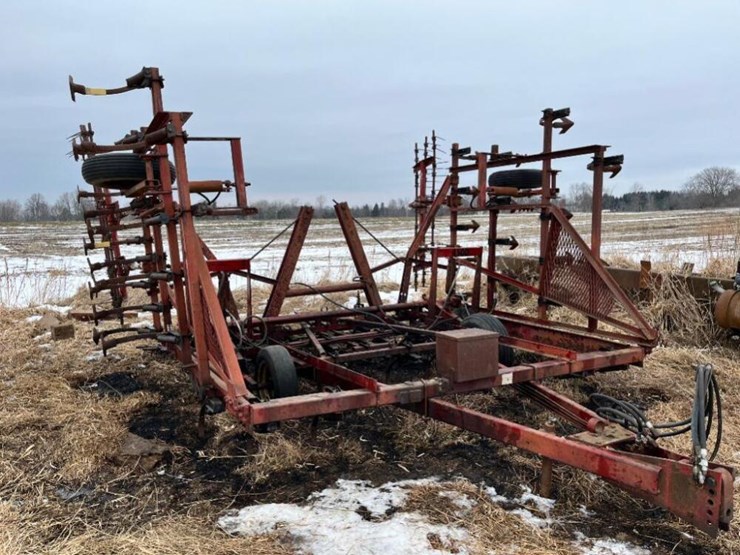 Case IH Field Cultivator, 22 ft wide Lot 120, Pray Farms Inventory