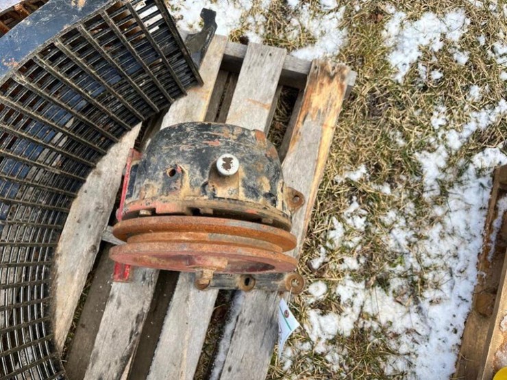 Case Wobble Box Lot 189, Pray Farms Inventory Reduction Auction, 3