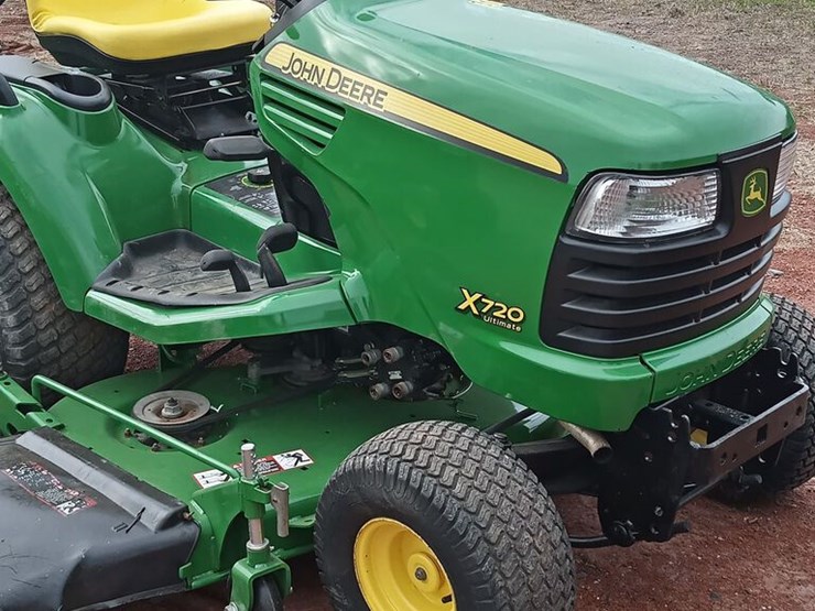JOHN DEERE X720 Lot 311, SPRING CONSIGNMENT EQUIPMENT AUCTION, 3/26