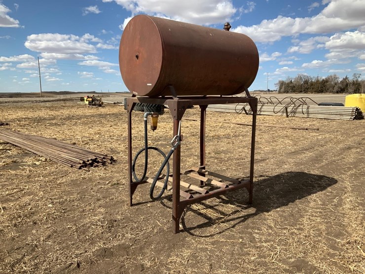 300 Gal Fuel Tank & Stand Lot HD6404, Equipment Auction Farm