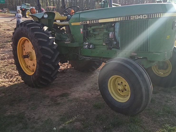 JOHN DEERE 2940 Lot 628, SPRING CONSIGNMENT EQUIPMENT AUCTION, 3/26