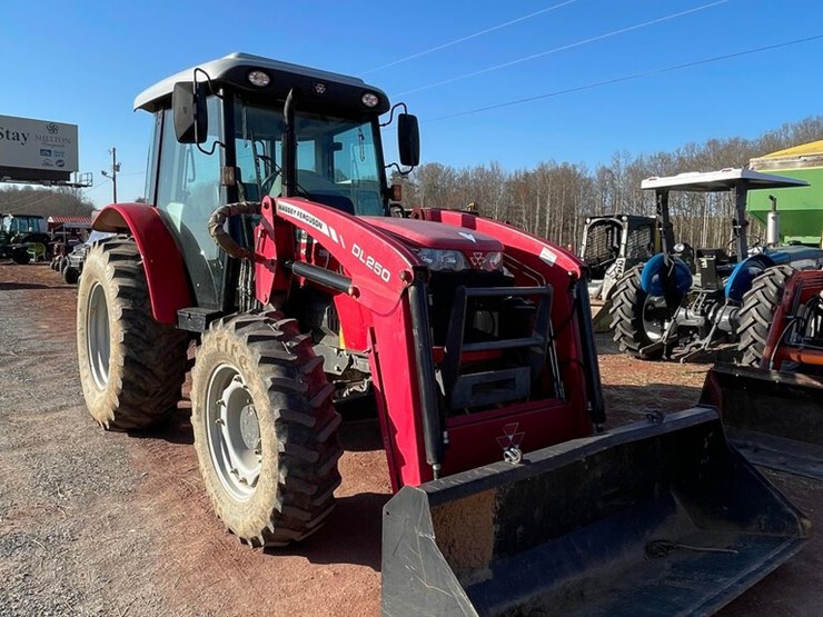 MASSEYFERGUSON 2660HD Lot 512, SPRING CONSIGNMENT EQUIPMENT AUCTION