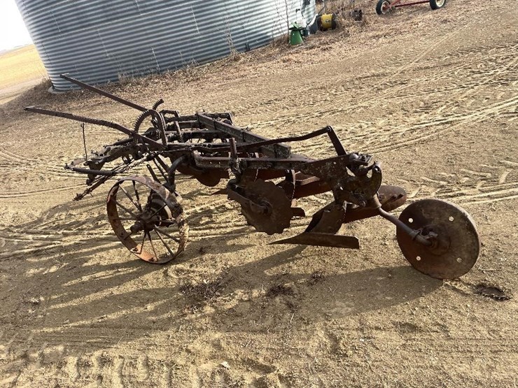 JI Case 4Bottom Plow Lot GW0476, Equipment Auction Farm Equipment
