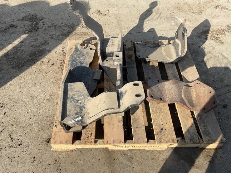 Farmall Loader Brackets Lot GY6790, Equipment Auction Farm