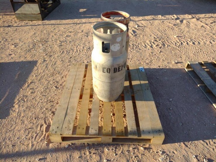 FORKLIFT PROPANE TANKS Lot 222480, DAY 1 APRIL 2022 PUBLIC EQUIPMENT