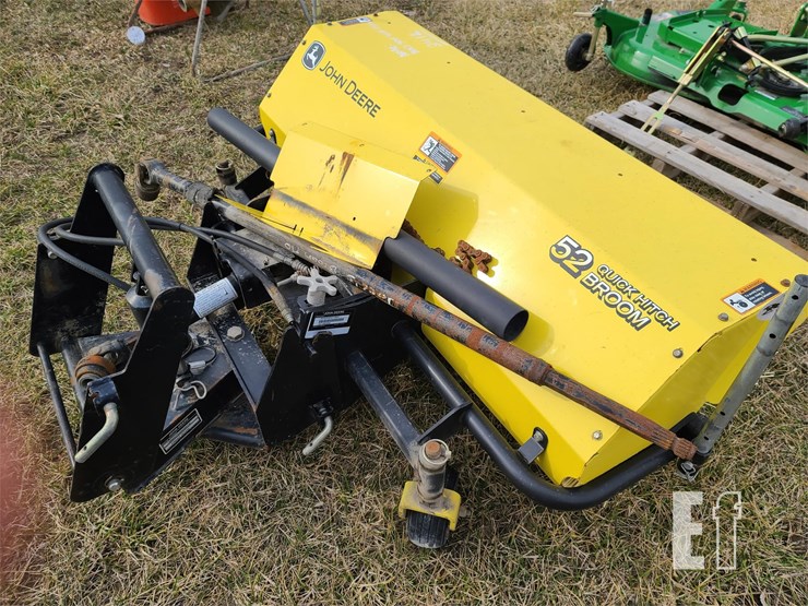 JOHN DEERE 52 QUICK HITCH BROOM Lot , Tractor, Machinery and Annual