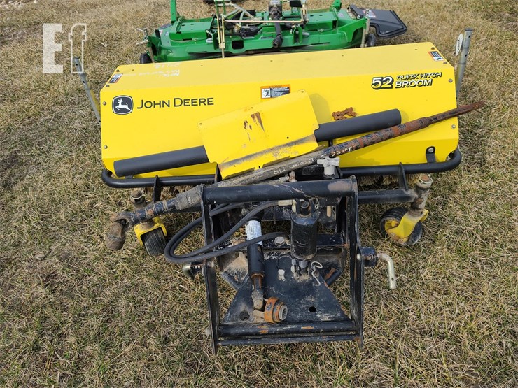 JOHN DEERE 52 QUICK HITCH BROOM Lot , Tractor, Machinery and Annual