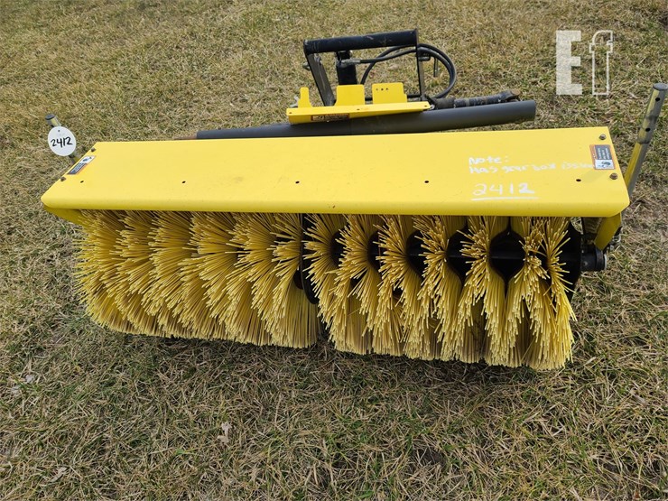 JOHN DEERE 52 QUICK HITCH BROOM Lot , Tractor, Machinery and Annual