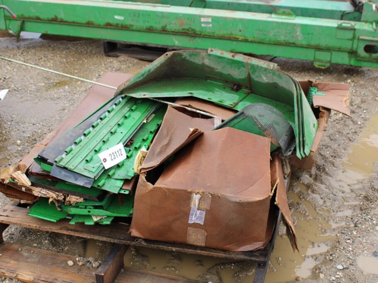 23112JOHN DEERE COMBINE SHEET METAL Lot 23112, Annual 3Day Spring