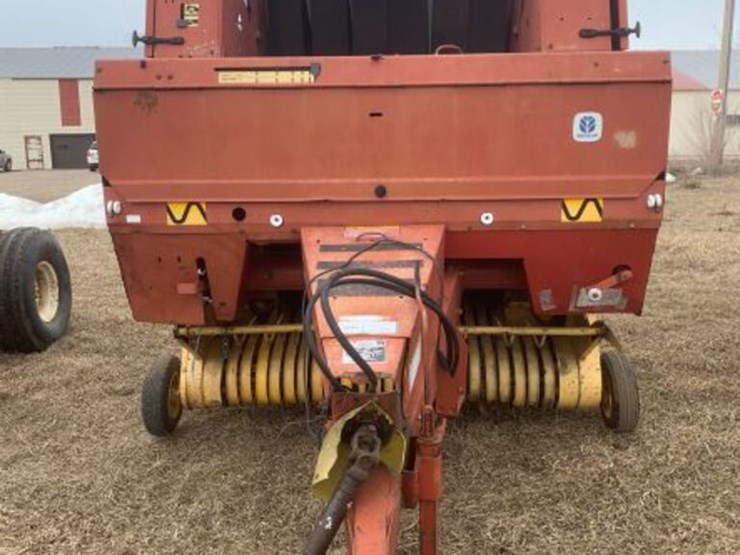 NEW HOLLAND 640 Lot 135, Pierz Spring Farm Consignment Auction, 4/9