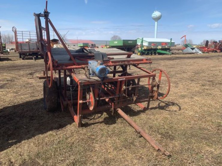 Hoof Trimming Table Lot 114, Pierz Spring Farm Consignment Auction