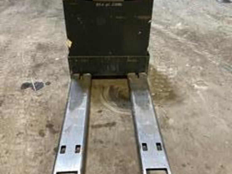 Crown WP 3000 Electric Pallet Jack Lot 27, INVENTORY REDUCTION FARM