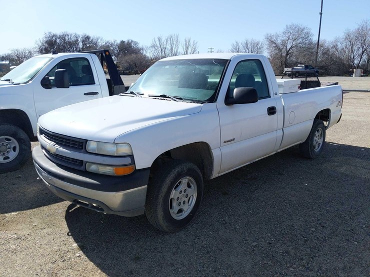 2002 CHEVROLET SILVERADO Lot 51, Baker Auction Spring Open