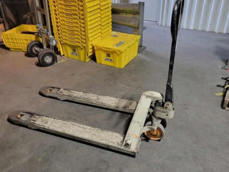 Crown Pallet Jack Lot 28, Pifer's Central Dakota Equipment Auction