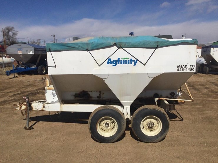 Dempster T/A Dry Fertilizer Spreader Cart Lot GV1352, Equipment