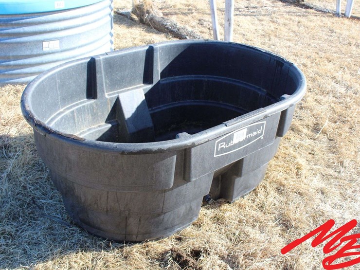 Rubbermaid Stock Tank 57x39x24 Lot 5962, DOUBLE C FARMS RETIREMENT AUCTION, 4/19/2022, Musser
