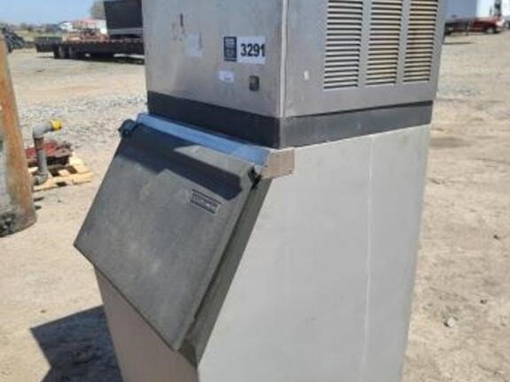 Scotsman Ice Machine CM3 w/ Aqua Armor Lot 3291, Farm & Heavy