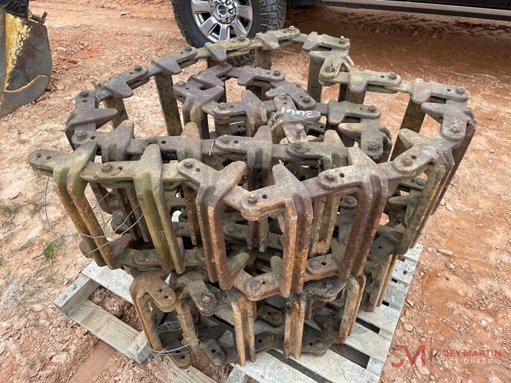 METAL SKID STEER LOADER TRACKS Lot 3661, HIGH COUNTRY HEAVY