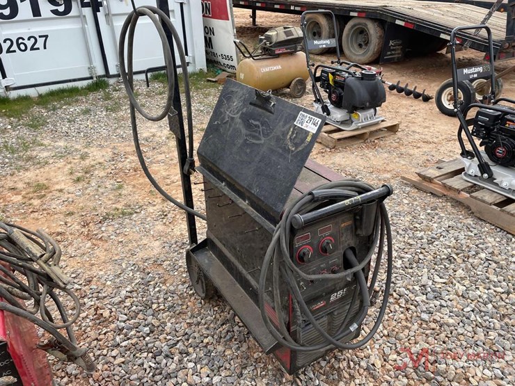 LINCOLN 255XT ELECTRIC WELDER Lot 279, HIGH COUNTRY HEAVY EQUIPMENT