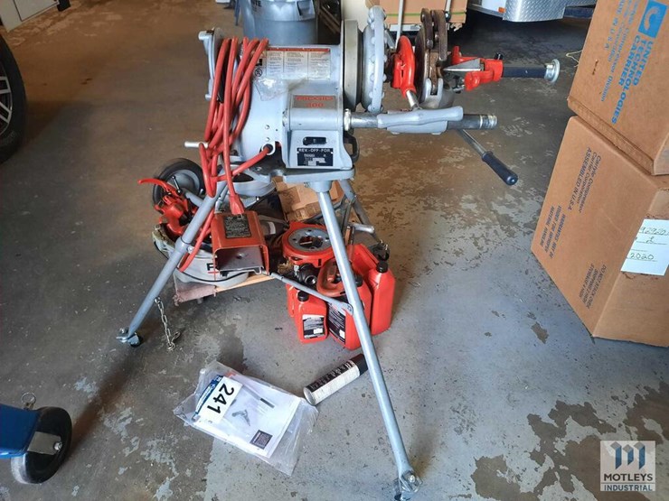 Ridgid 300T2 Pipe Threader With Dies, Threading Fluid,Pipe Cutters