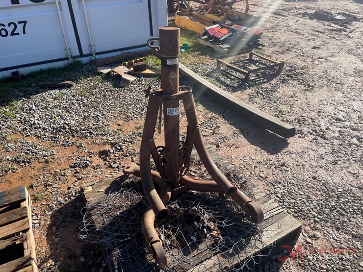 TIRE JACK Lot 1103, HIGH COUNTRY HEAVY EQUIPMENT PUBLIC AUCTION, 4
