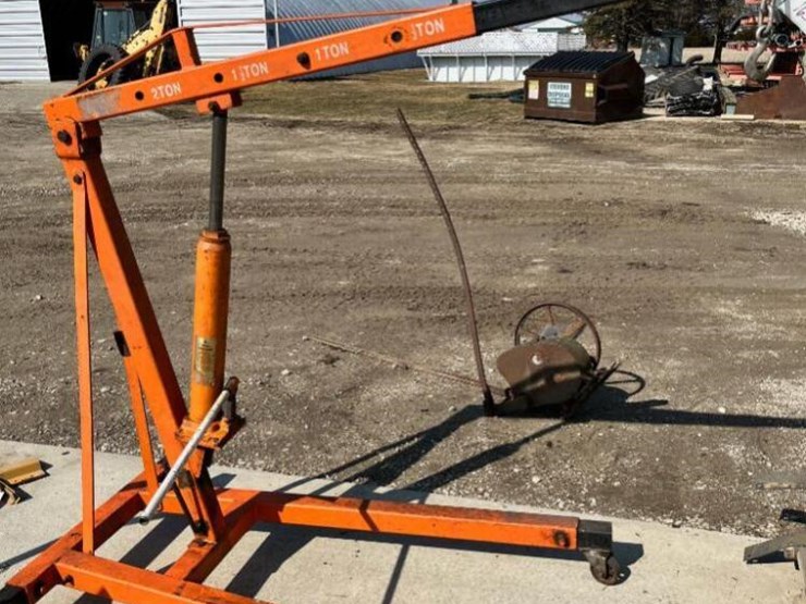 8 Ton cherry Picker Lot 165, EGA Farms Equipment Reduction, 4/19