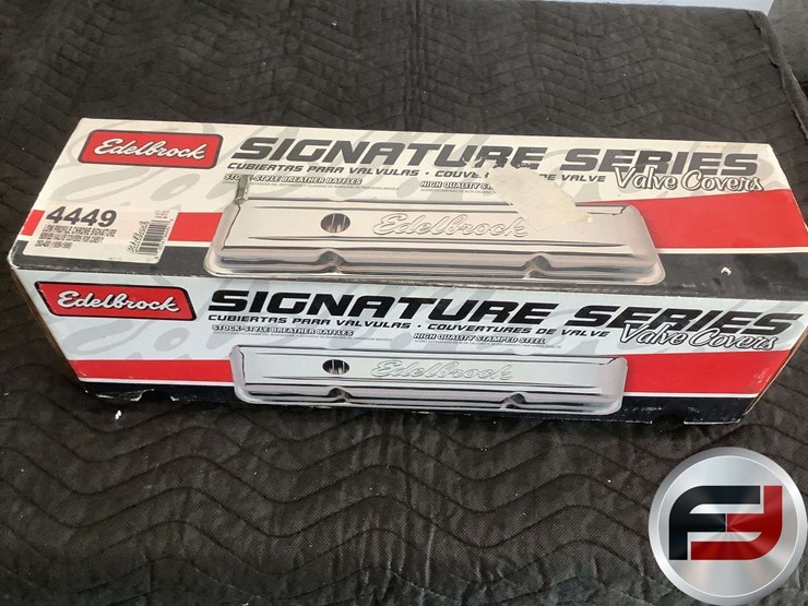 EDELBROCK SIGNATURE SERIES VALVE COVERS FOR SBC Lot 1020, ANNUAL