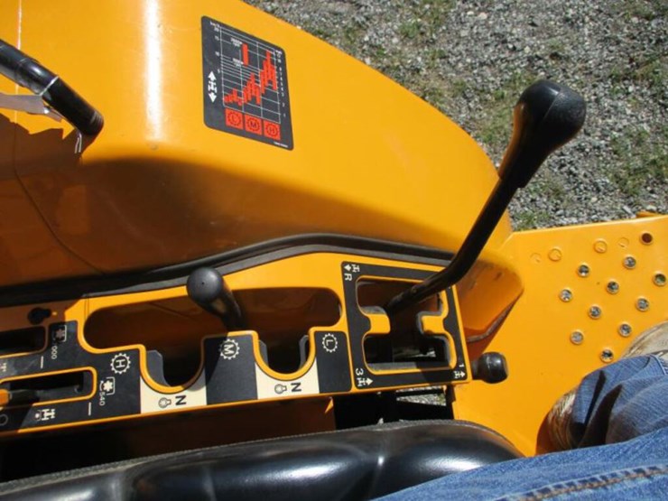 CUB CADET 7260 Lot 38, Farm and Light Construction Equipment Auction