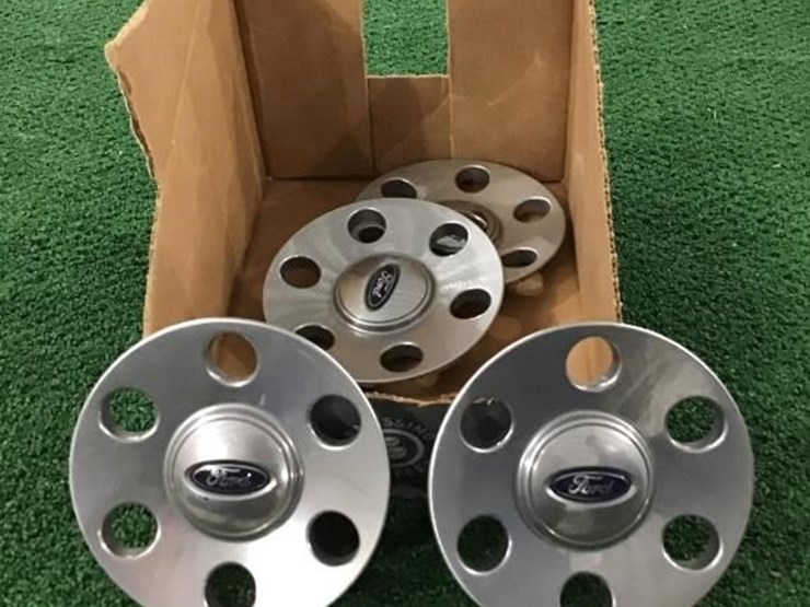 FORD HUBCAPS Lot 517, Spring Consignment, 4/29/2022, Mollett Auction