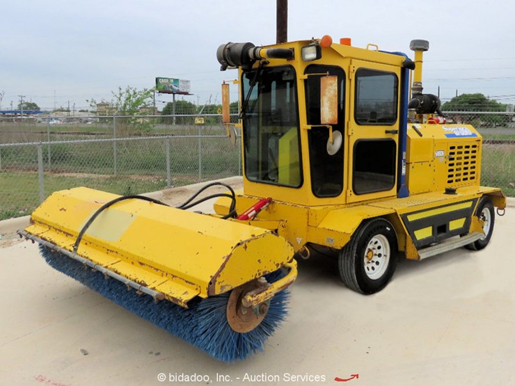 2015 SUPERIOR BROOM DT80K Lot , Weekly Online Only Equipment Auction