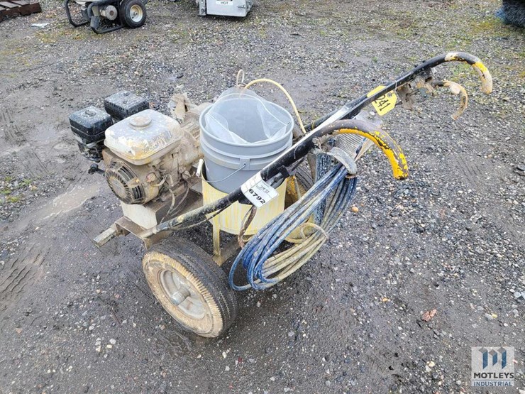 Walk Behind Paint Sprayer Lot 6965, Construction Equipment & Trucks