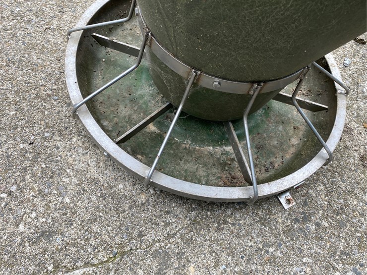 round-hog-feeder-lot-147-may-timed-online-consignment-auction-5-5