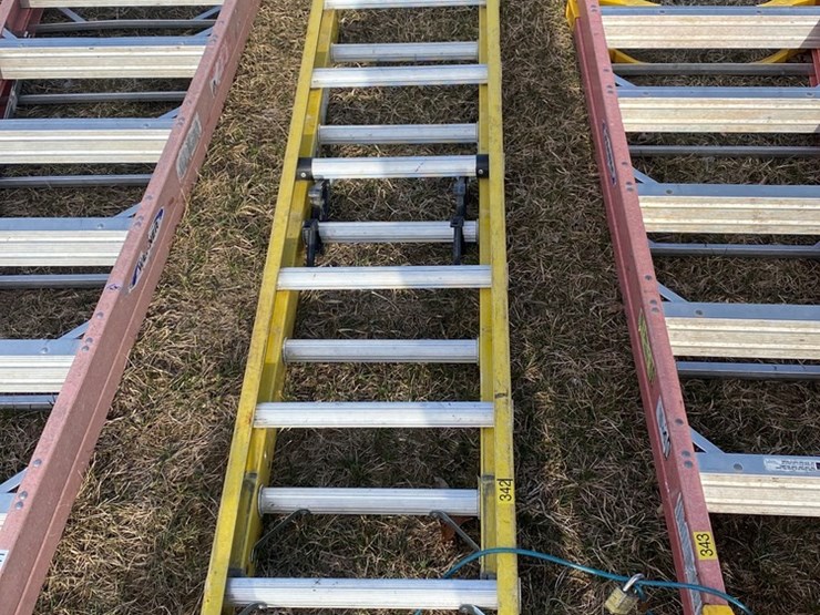 Louisville 16' Fiberglass Extension Ladder Lot 342, Annual Redwood