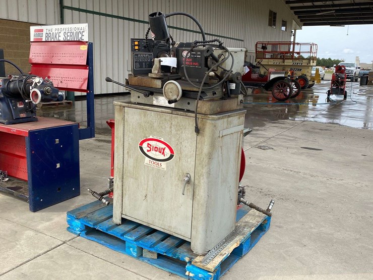 Sioux 2075 Valve Face Grinder Lot 4038, Annual Spring May Consignment Auction Day 1, 5/6