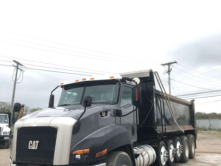 2015 CATERPILLAR CF7AA QUINT AXLE DUMP TRUCK VIN 3HTJGTKT3FN510659