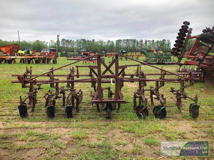 4 ROW CULTIVATOR Lot 179, Farm Machinery Auction, 5/13/2022