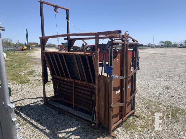 WW SQUEEZE CHUTE Lot , Bonham Farm & Ranch Consignment, 5/14/2022