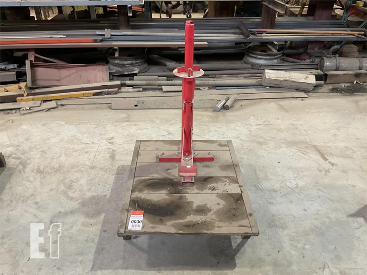 PITTSBURG TIRE CHANGER Lot , Edwin Siekierzynski Auction, 5/18/2022, Wausau Auctioneers