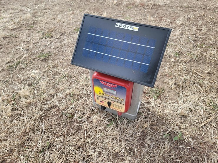 Parker McCrory DFSPL1 Solar 6 Pak Electric Fence Charger Lot 